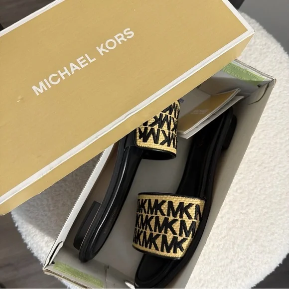 Michael Kors Deanna Black and Tan Slide Sandals - Picture 7 of 9